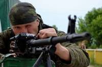 На границе с Крымом российские войска развернули полевой лагерь и подтягивают тяжелую технику